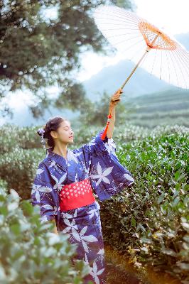 外回り中に突然の大雨一雨宿,国外真人CSGO视频